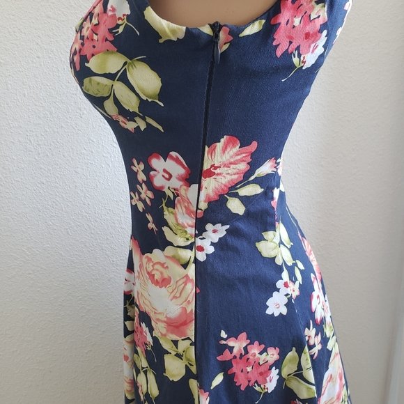 Fit and Flared Floral Summer Dress - Picture 7 of 10